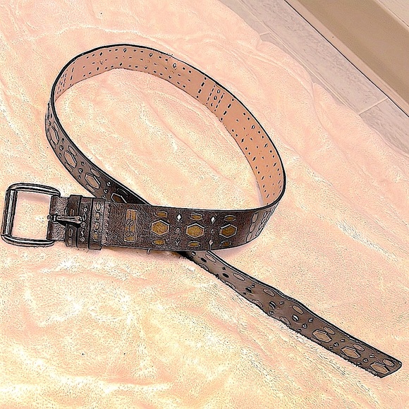 JESS SIMPSON👖 VTG FAUX BROWN LEATHER BELT W/RIVET ACCENTS Women’s 45” Fit37”-41” - Picture 4 of 12